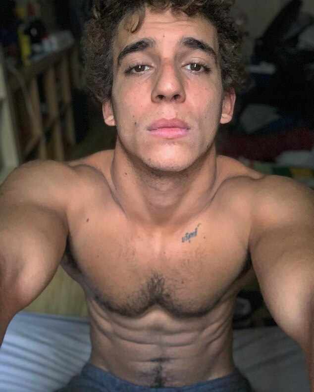 Miguel Herrán confirmó su romance con esta actriz | E! News