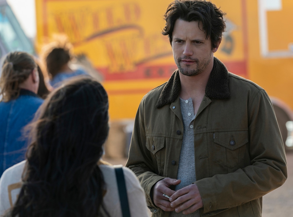 Roswell, NM's Nathan Parsons on Coming Back From the Dead | E! News UK