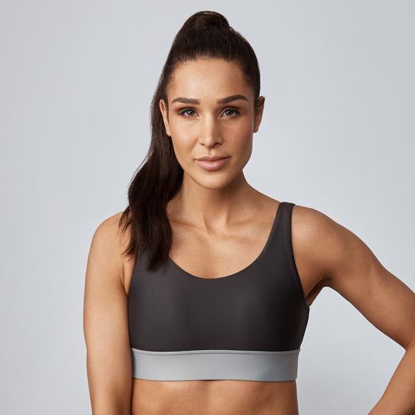 Trainer Kayla Itsines Shares a Week's Worth of At-Home Routines | E