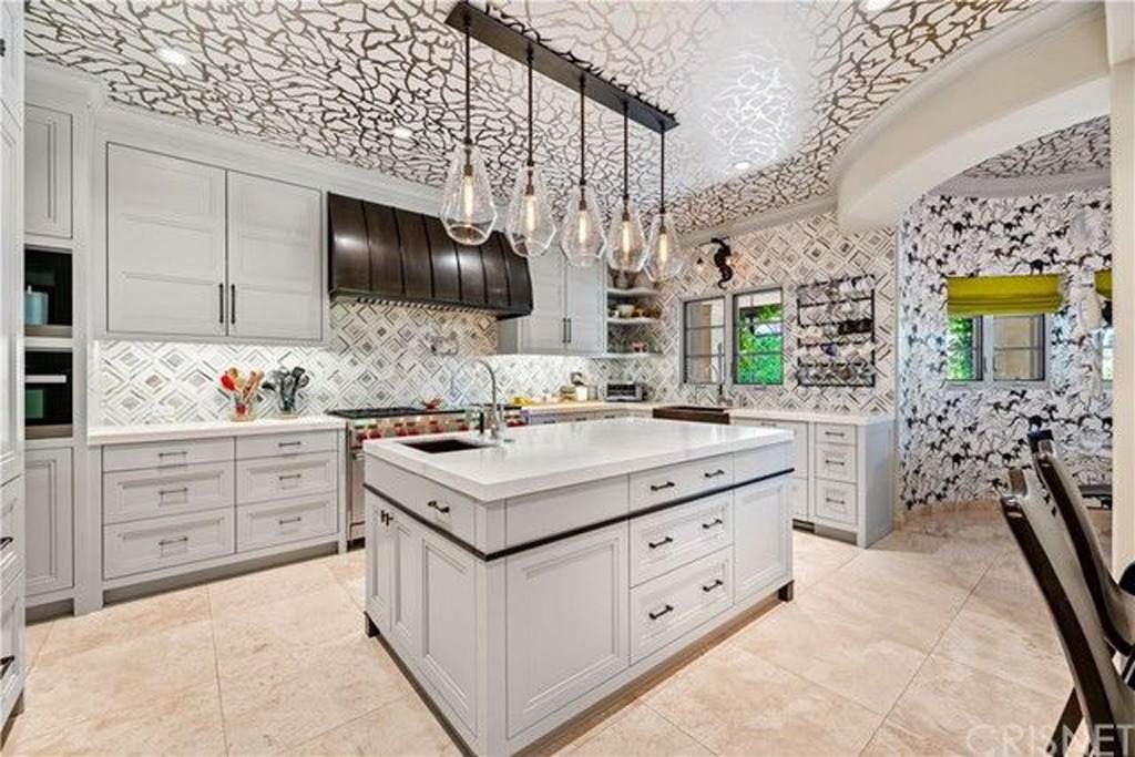 Kaley Cuoco's 4 Million Home Will Give You Some Serious Design Inspo