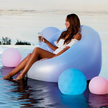 E-Comm: 15 Pool Floats to Instantly Upgrade Your Instagram Game