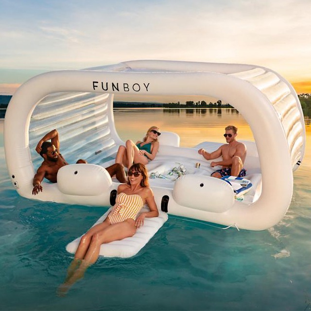 E-Comm: 15 Pool Floats to Instantly Upgrade Your Instagram Game