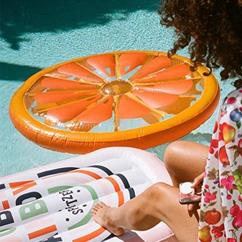 E-Comm: 15 Pool Floats to Instantly Upgrade Your Instagram Game