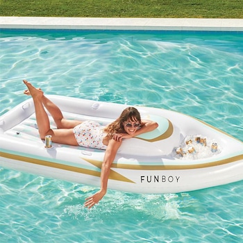 E-Comm: 15 Pool Floats to Instantly Upgrade Your Instagram Game