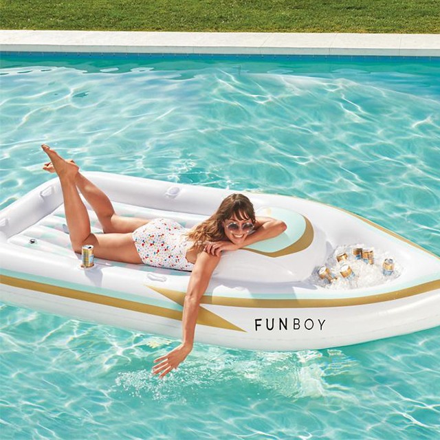 E-Comm: 15 Pool Floats to Instantly Upgrade Your Instagram Game