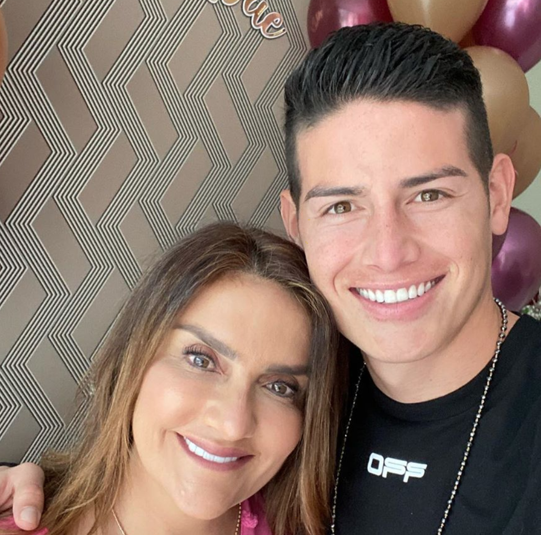James Rodr&iacute;guez y mam&aacute;