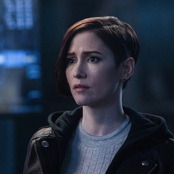 How Supergirl S Chyler Leigh Relates To Character S Coming Out Story E Online