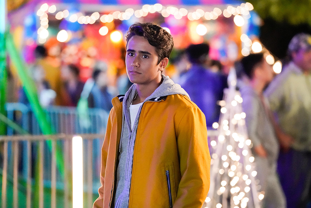 Films Et Séries Tv Avec Victor Le Blond Love, Victor Trailer Paints a Much Different Picture Than Love, Simon