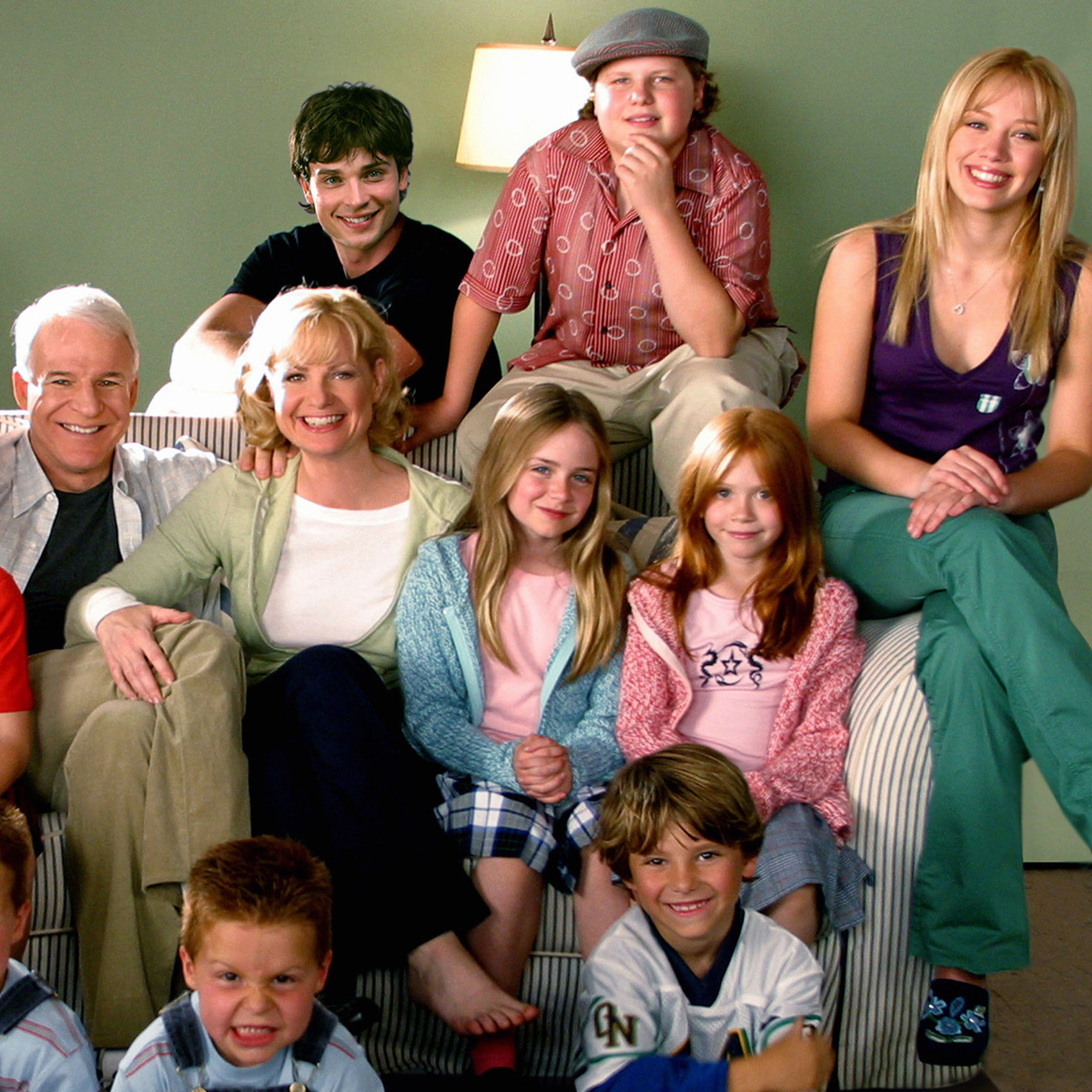 Hilary Duff and Her Cheaper By the Dozen Co-Stars Just Recreated These Icon...