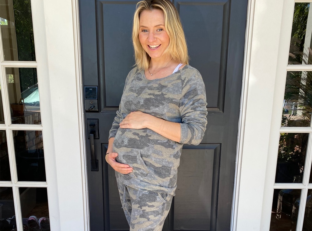 Beverly Mitchell, EComm: Affordable ways to bump up your summer maternity look