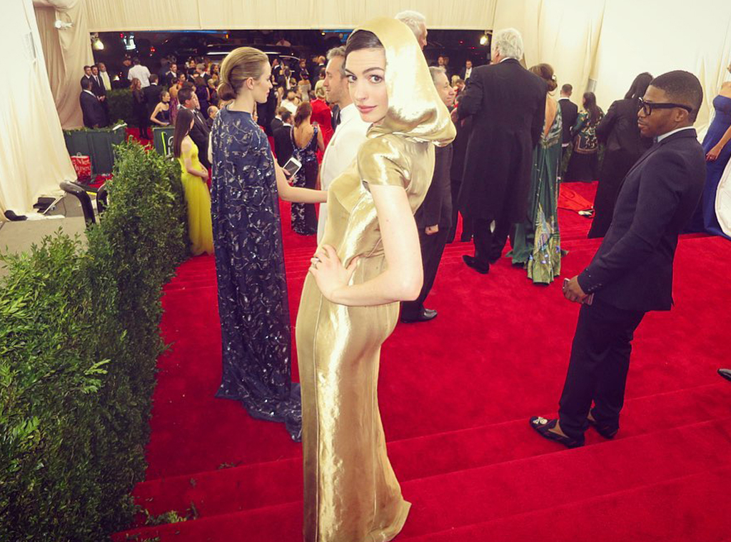 Anne Hathaway from Derek Blasberg's Best Celeb Met Gala Selfies | E! News