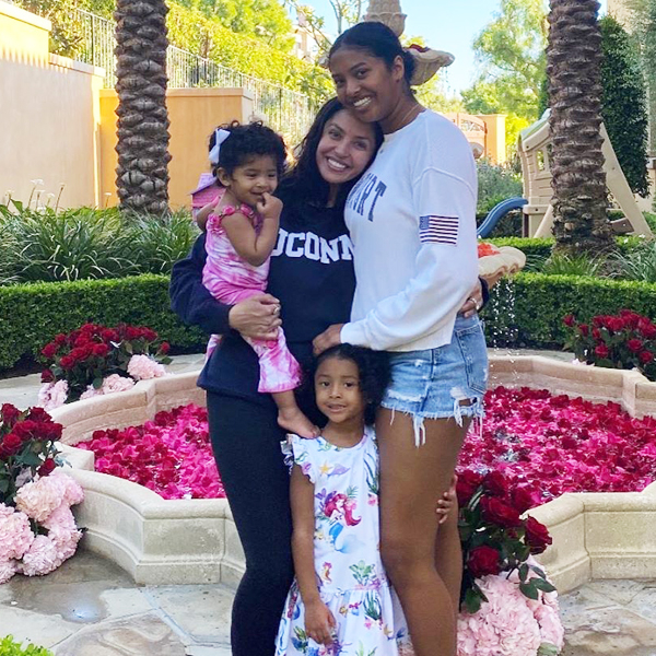 Vanessa Bryant and her daughter Natalia look like twins in New Pic