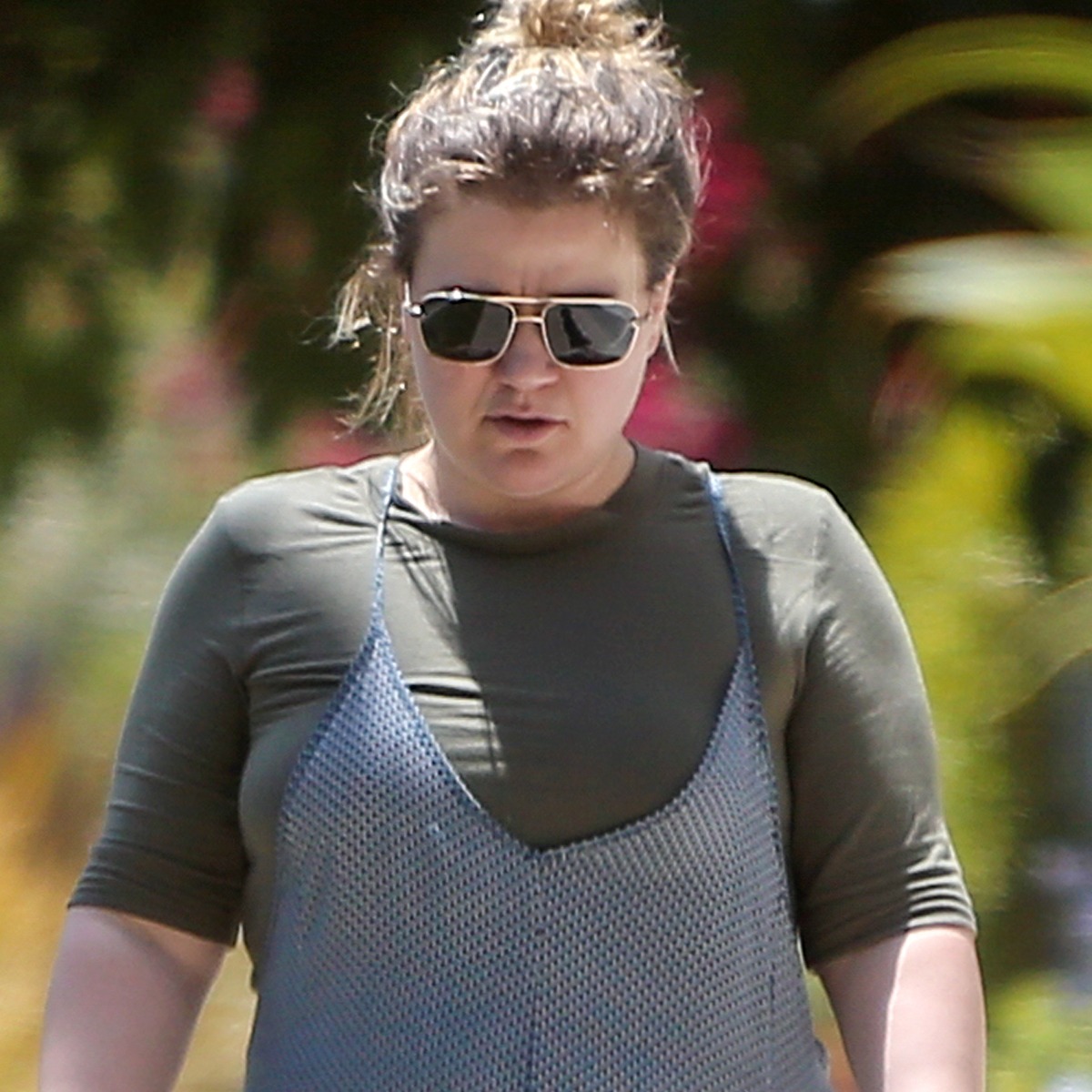 Kelly Clarkson Spotted Without Wedding Ring After Filing For Divorce E Online Kelly Clarkson Spotted Without Wedding Ring After Filing For Divorce E Online
