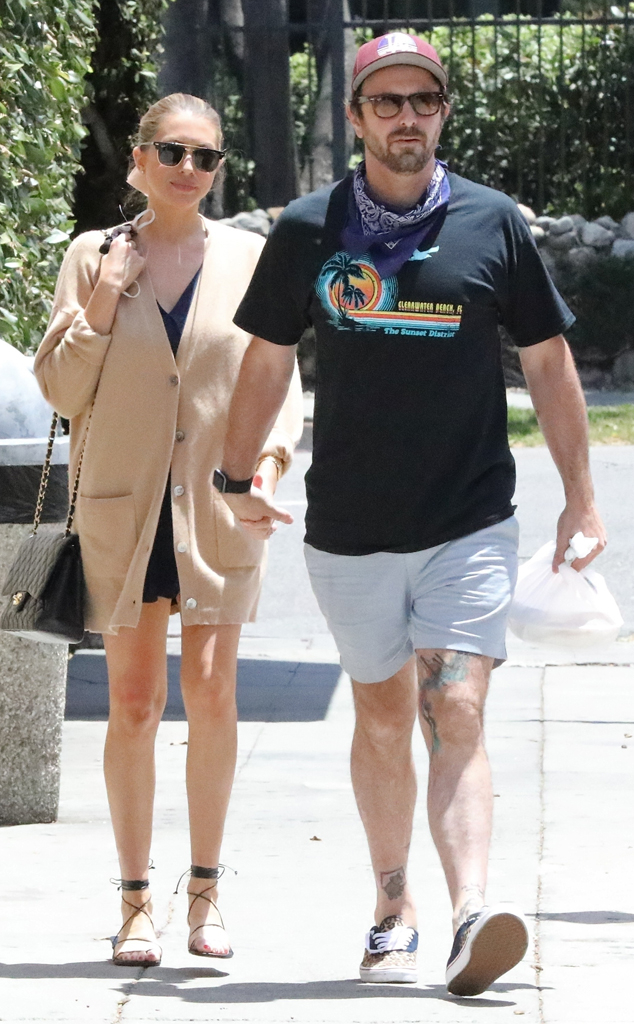Stassi Schroeder Steps Out In First Sighting Since Pregnancy News E Online
