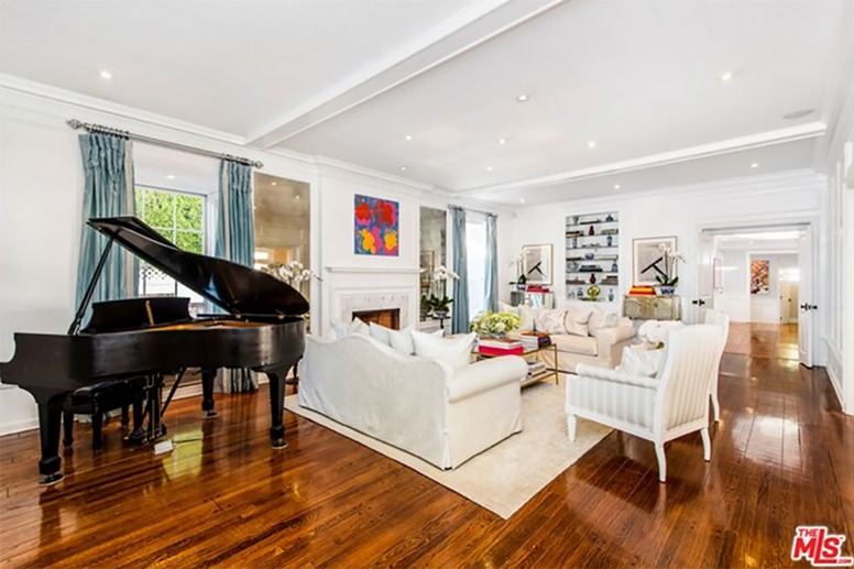 Sutton Stracke, Home,