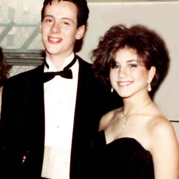 [https://akns-images.eonline.com/eol_images/Entire_Site/2020519/rs_600x600-200619085810-600-jennifer-aniston-prom.jpg?fit/u003daround%7C1080:1080/u0026output-quality/u003d90/u0026crop/u003d1080:1080