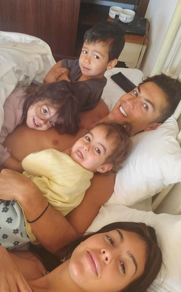 Cristiano Ronaldo Georgina Rodriguez Their Twins Have A Pool Day E Online