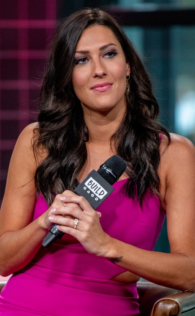 Becca Kufrin Speaks Out About Garrett Yrigoyen S Controversial Police Support Kkch The Lift Fm