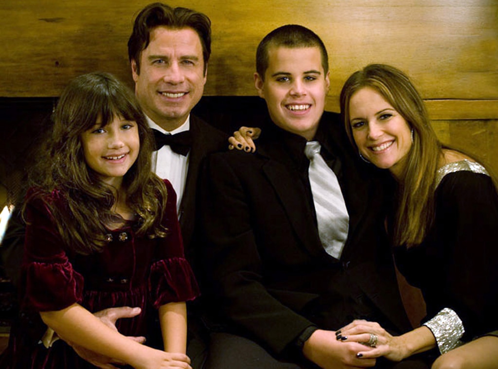 Ella, filha de John Travolta, lança música em homenagem a Kelly Preston