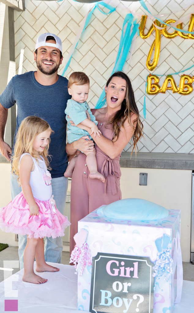 Jade Roper and Tanner Tolbert's Gender Reveal(00)