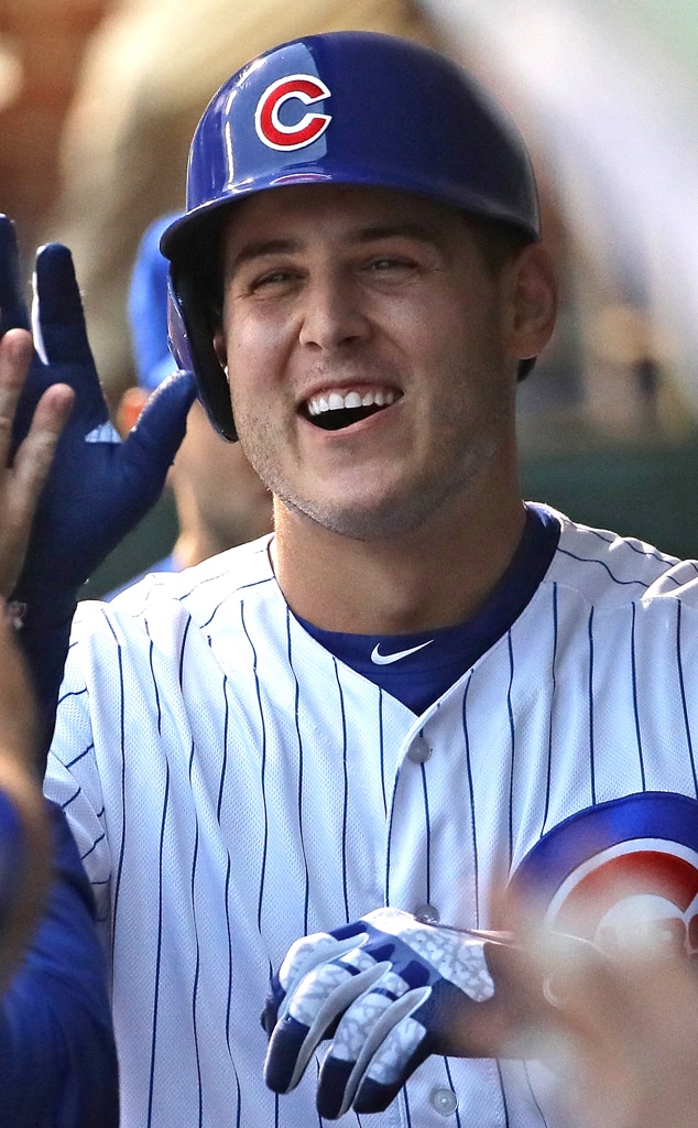 Cubs Player Anthony Rizzo Gives Hand Sanitizer to Opponent During Game