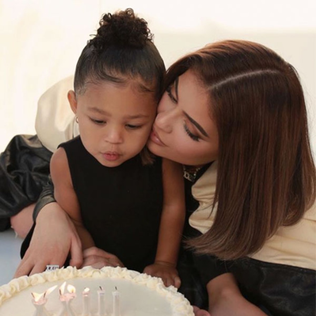 L Anniversaire De Stormi Webster Continue Avec Une Autre Fete Chez Kylie E Online France L Anniversaire De Stormi Webster Continue Avec Une Autre Fete Chez Kylie E Online France