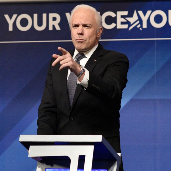 Jason Sudeikis Teases Possible Snl Reunion With Maya Rudolph E Online