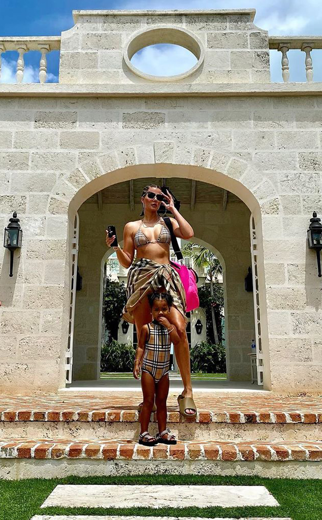 Khloe Kardashian, Instagram