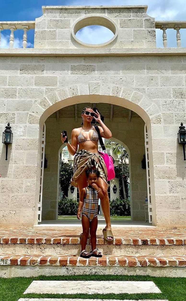 Khloe Kardashian, Instagram