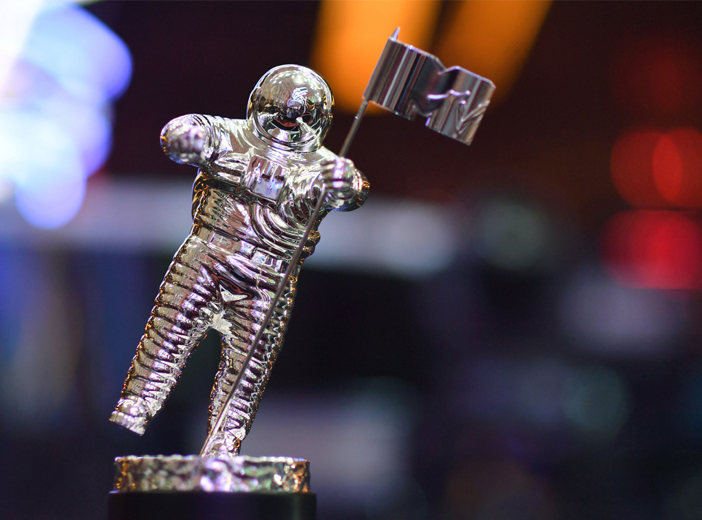 MTV VMA Statue, Moon Person