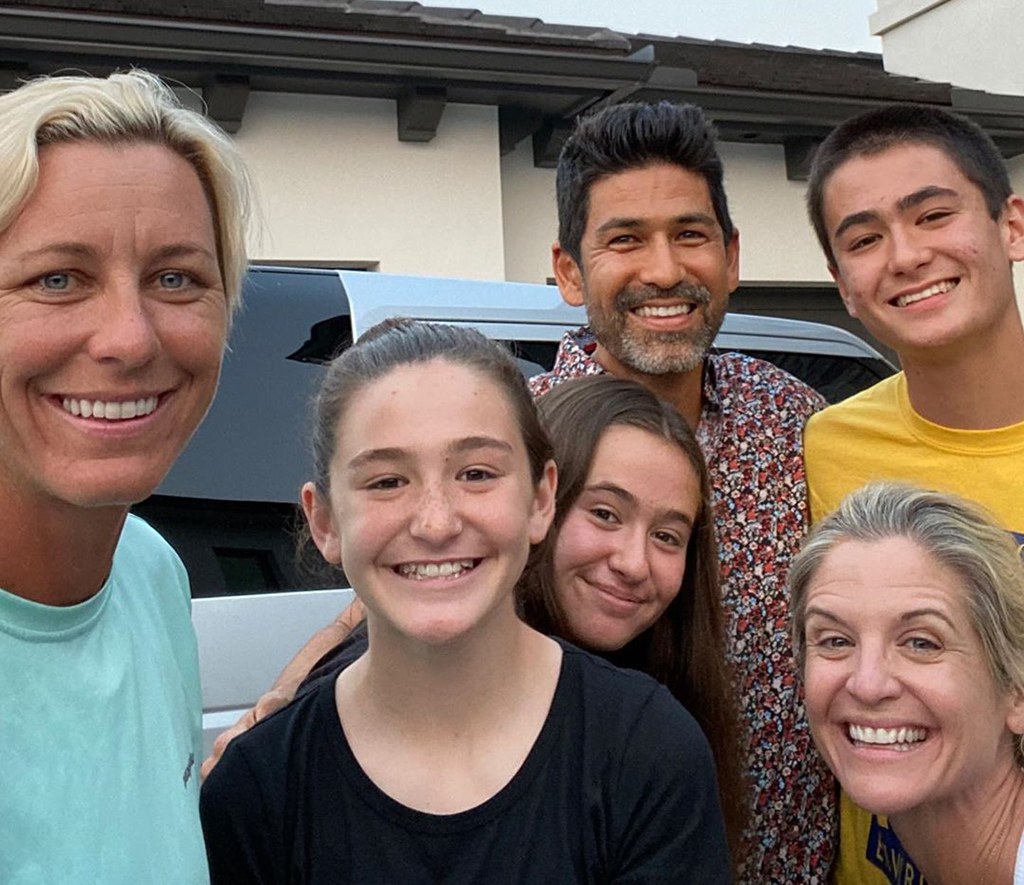 You Ll Get A Kick Out Of Abby Wambach And Glennon Doyle S Love Story E Online