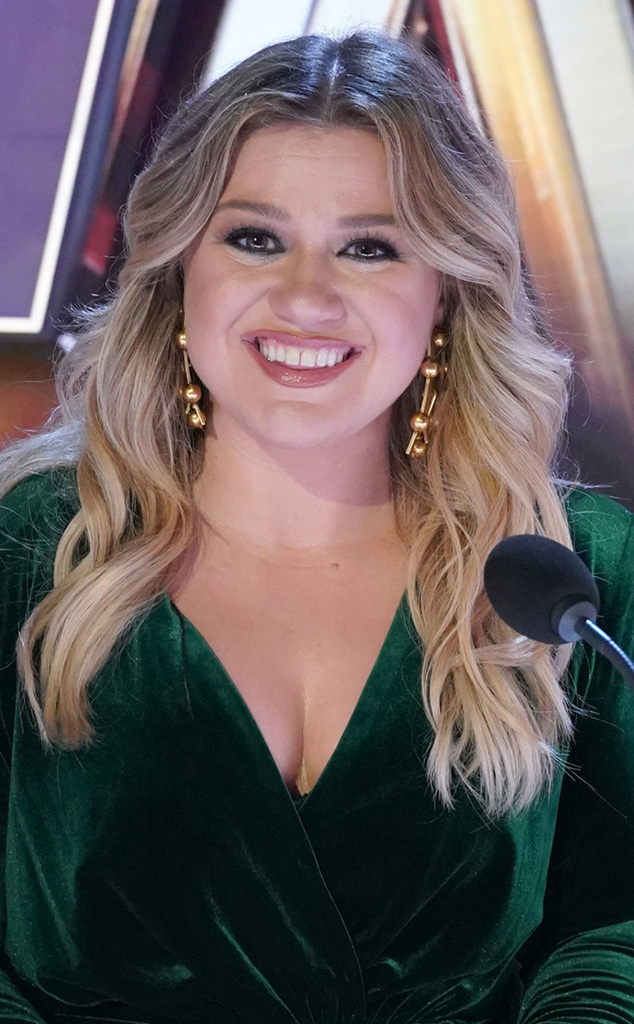 Kelly Clarkson - Kelly Clarkson's Candid Moments Prove She Really Is American Idol - E!  Online - CA