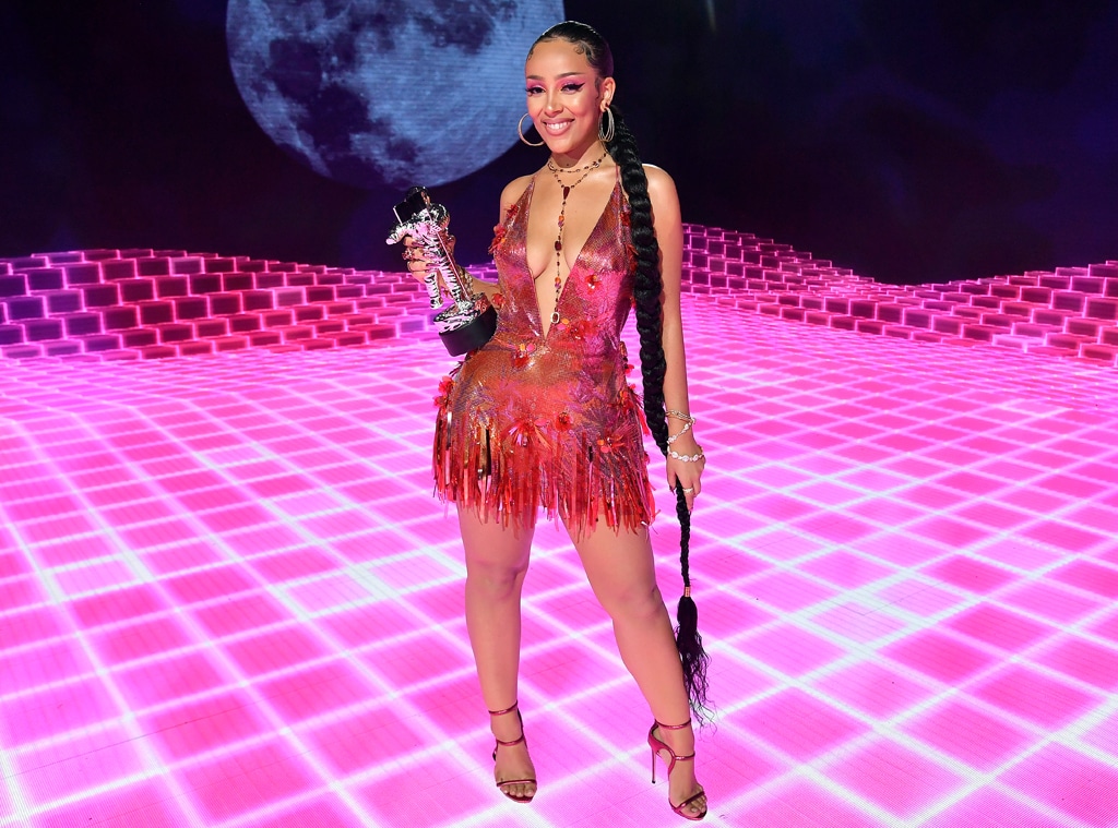 Doja Cat Brings TikTok's Favorite Dance to the 2020 MTV VMAs - E! Online