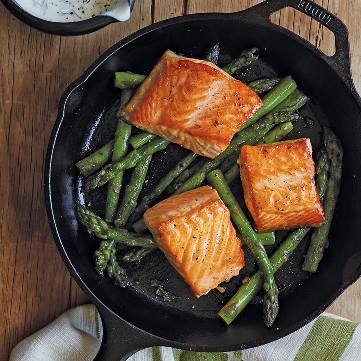 This 5-Star Rated Cast-Iron Lodge Skillet Is Just $20 Right Now