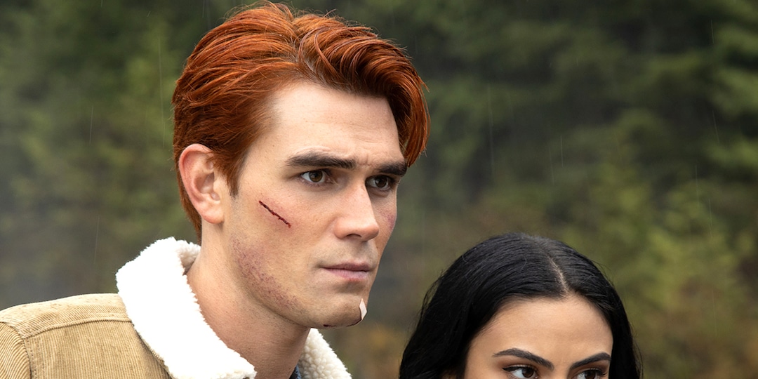 Kj Apa Camila Mendes Reveal New Normal Of Riverdale Kissing E Online Kj Apa Camila Mendes Reveal New Normal Of Riverdale Kissing E Online