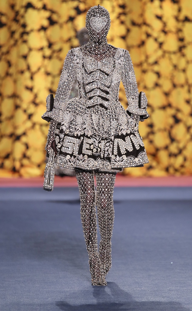 These Glam and Gutsy Fashion Week Looks Will Make Your Jaw Drop These Glam and Gutsy Fashion Week Looks Will Make Your Jaw Drop