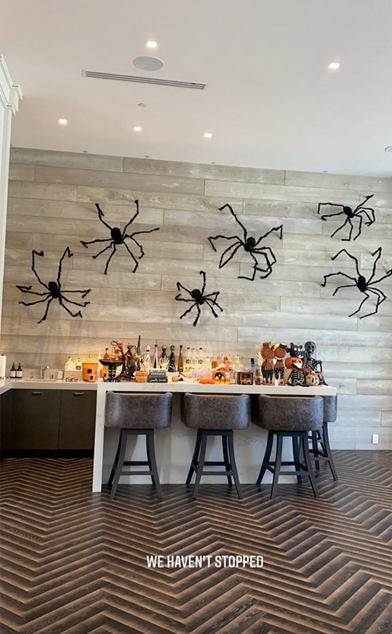 Kylie Jenner, Halloween Decorations