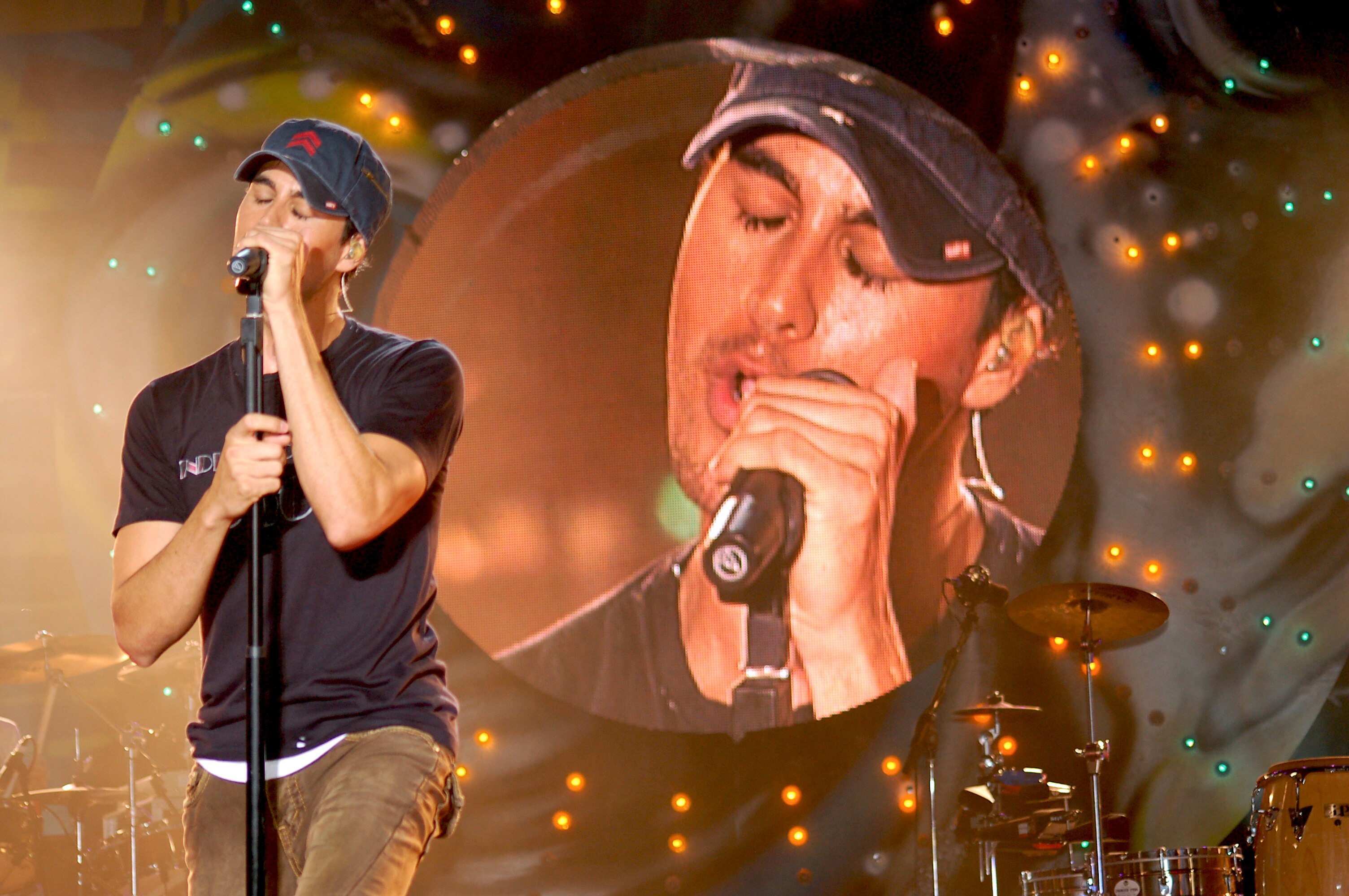 Enrique Iglesias Es El Artista Latino TOP De Billboard De Todos Los ...