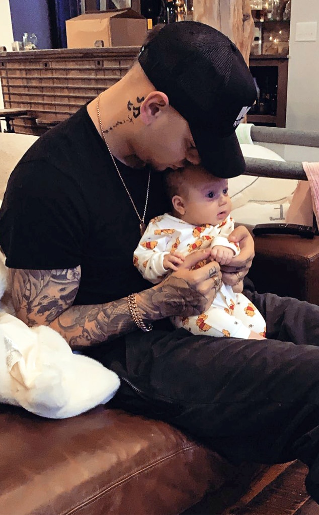 Los dulces momentos de papá de Kane Brown están garantizados para hacer que tu corazón cante