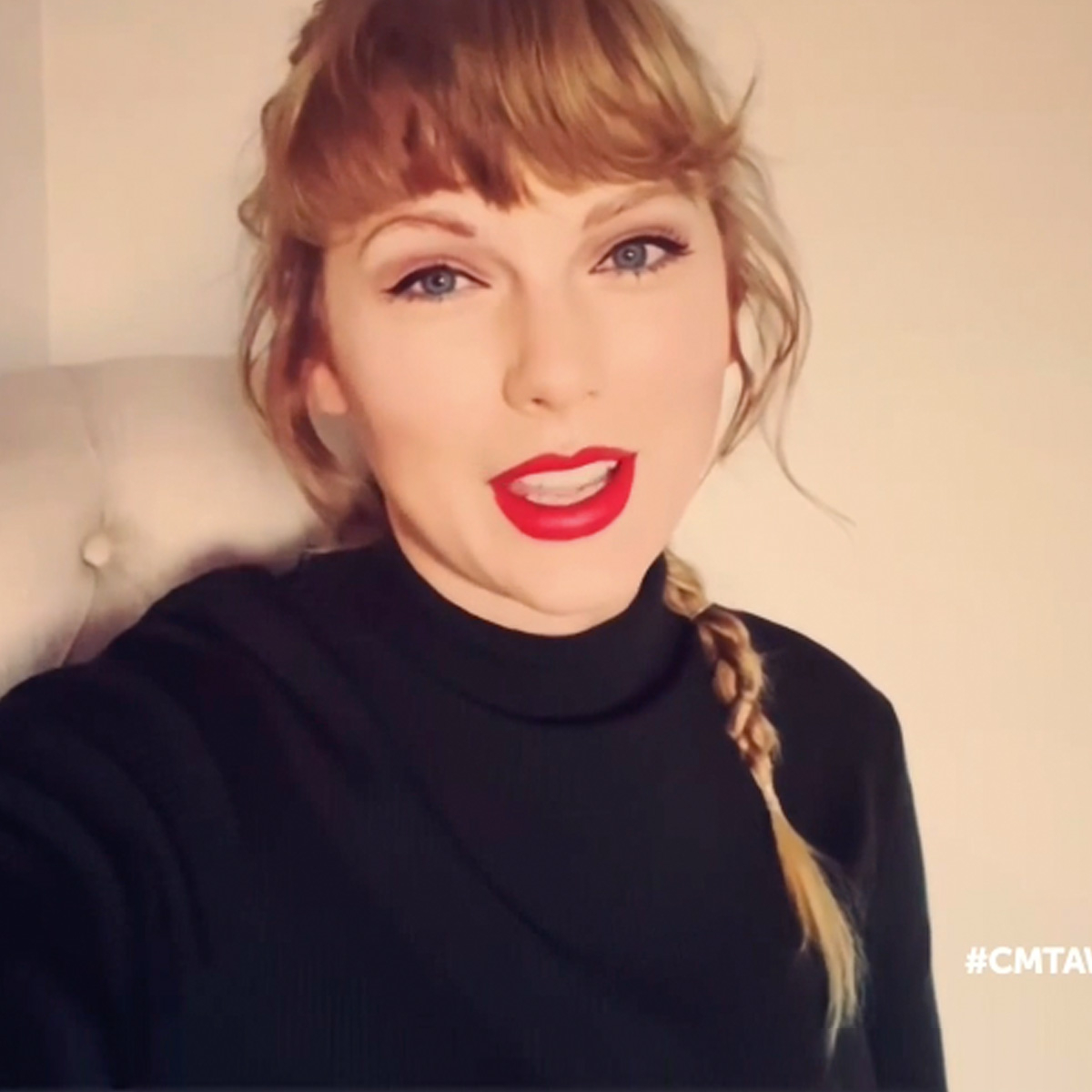 Taylor Swift Switched Up Her Hair Fans Think It S An Easter Egg E Online