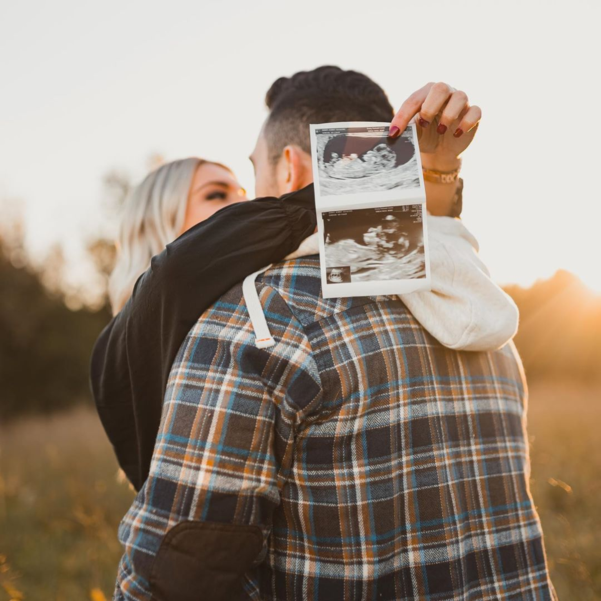 Featured image of post Love Is Blind Mark Having Baby / Oh, but there is one catch — they can&#039;t see one of the first singles we meet is mark cuevas, and fans are immediately drawn to him.