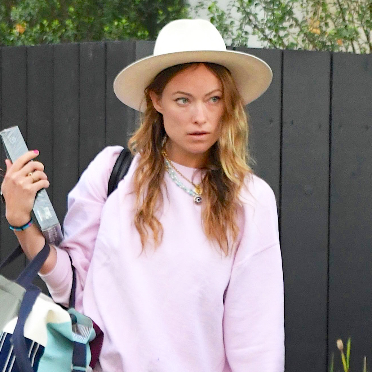 Fans are convinced that Olivia Wilde now wears Harry Styles jewelry