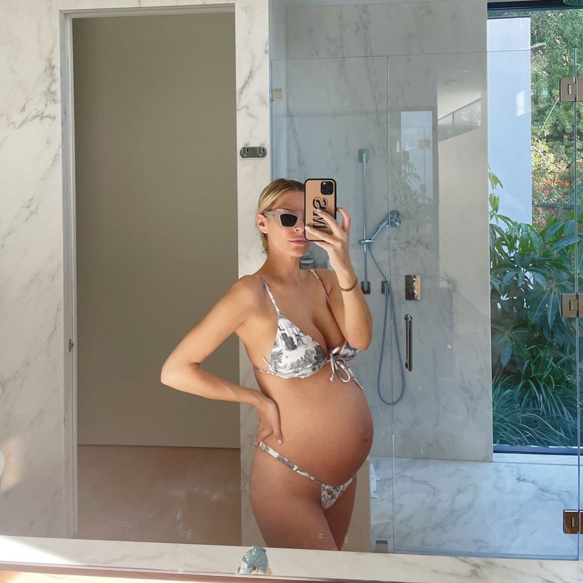 Bare Naked Nudist - Morgan Stewart Poses Nude to Celebrate Her Last Month of Pregnancy - E!  Online Deutschland