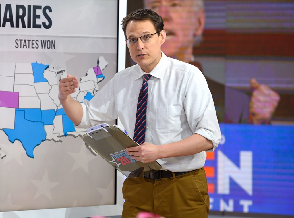 Lời tri ân tới "Chartthrob" Steve Kornacki và chiếc khaki yêu quý của anh ấy