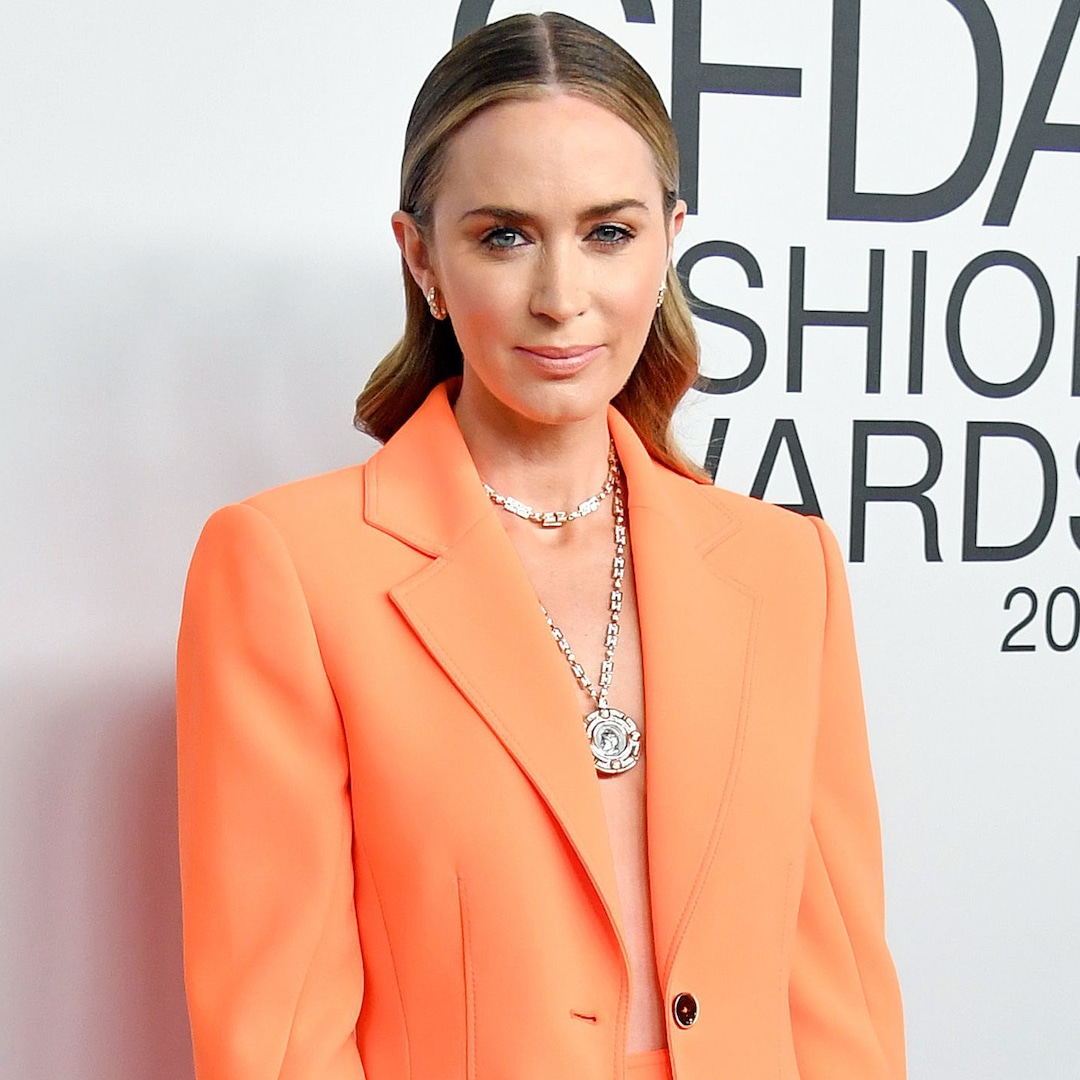 Emily Blunt Turns Heads in Her Boldest Look Yet for the 2021 CFDA Awards Red Carpet – E! NEWS