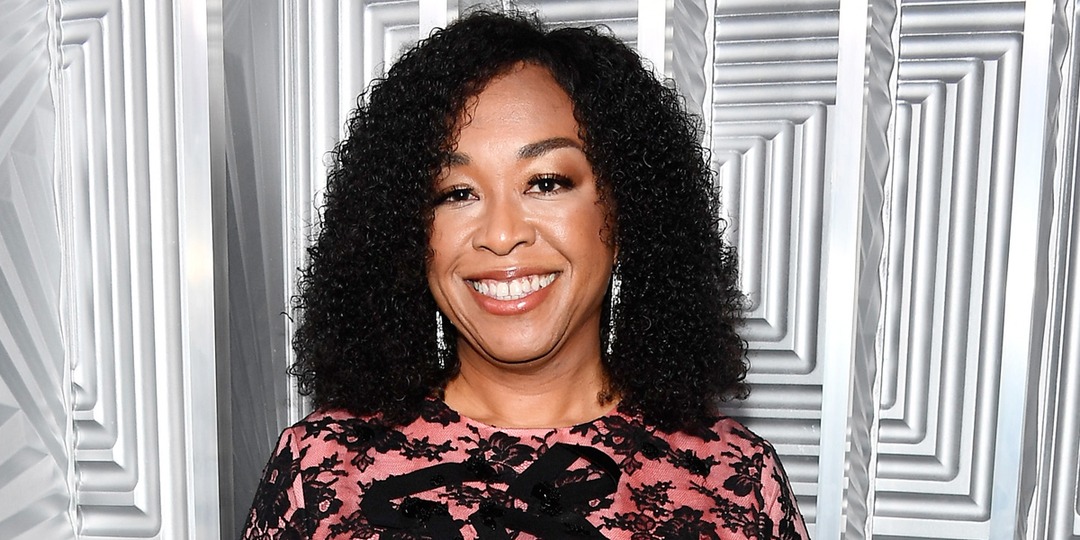 Why Inventing Anna Showrunner Shonda Rhimes Never Wanted to meet Anna Delvey - E! Online.jpg