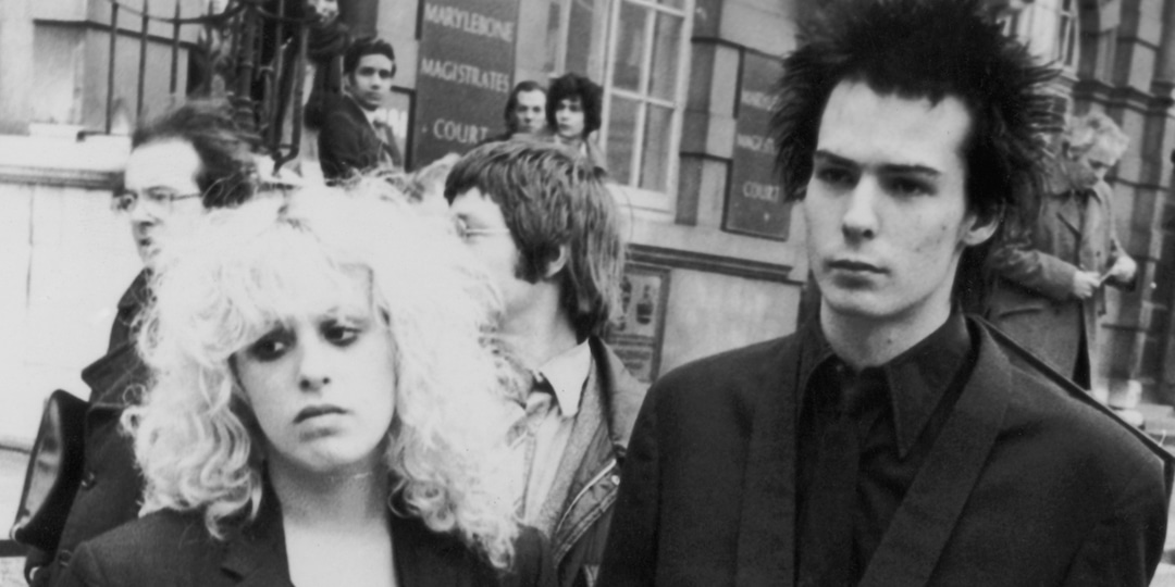 The Jaw-Dropping Story Behind Sid and Nancy,  Punk Rock’s Most Tragic Romance – E! Online