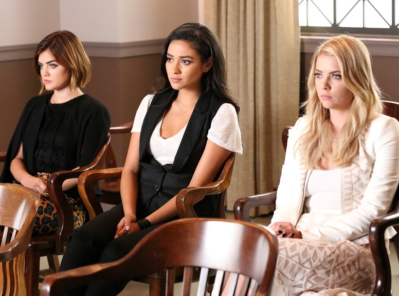 Shay Mitchell, Ashley Benson, Lucy Hale, Pretty Little Liars