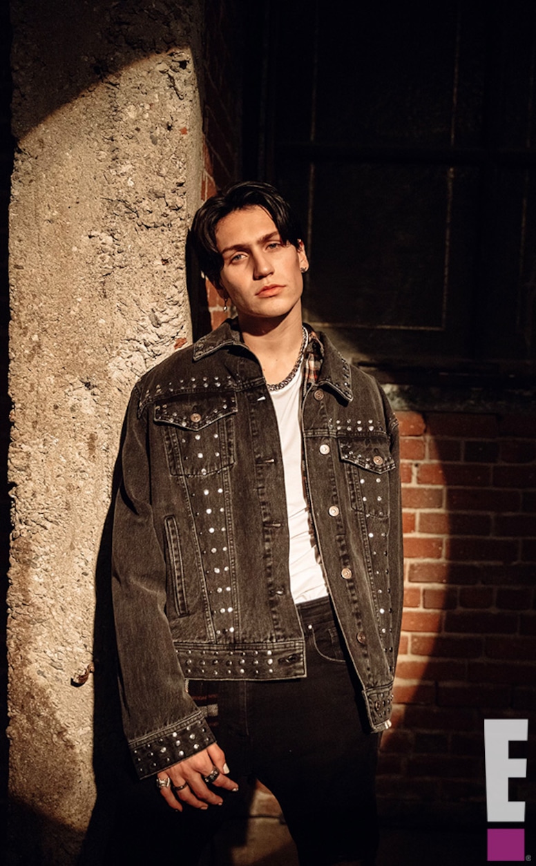 E! Backstage Pass,LIL HUDDY