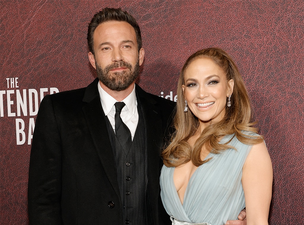 ลูกพี่ลูกน้องของ Ben Affleck พยักหน้าให้ Jennifer Lopez ท่ามกลางการหย่าร้าง